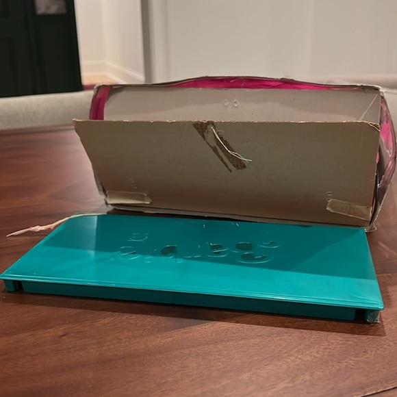 1990 Happy Holidays Barbie - Picture 4 of 11